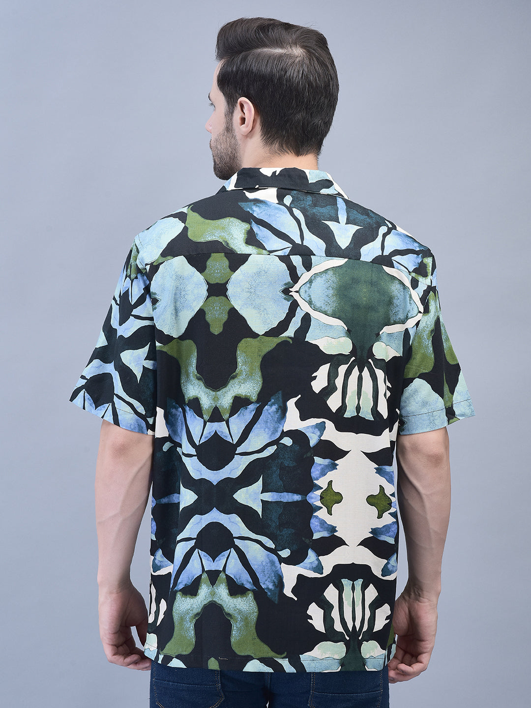 Back view of oversized graphic print shirt – bold abstract shapes across back