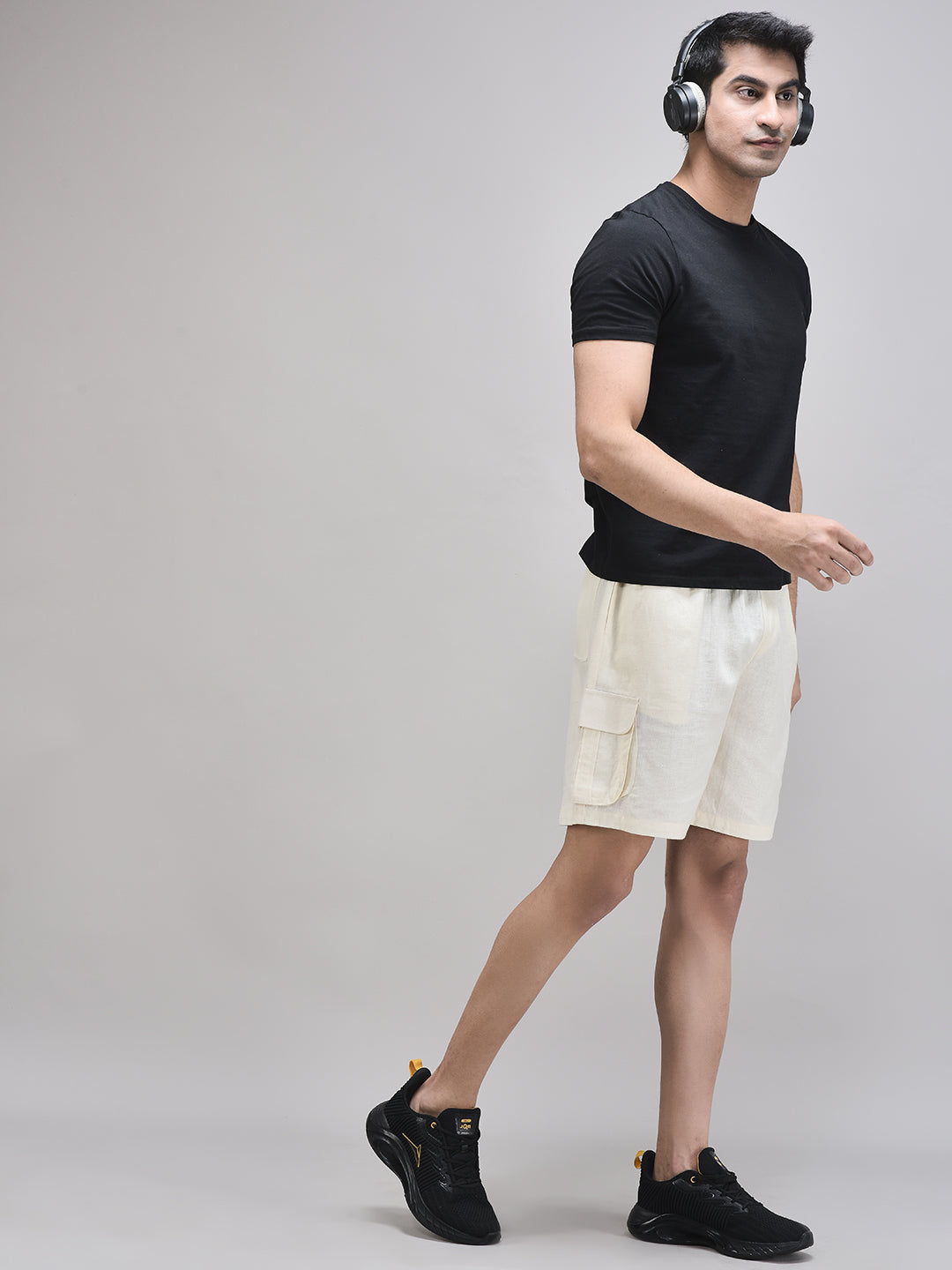Pull-on summer shorts for men – beige linen