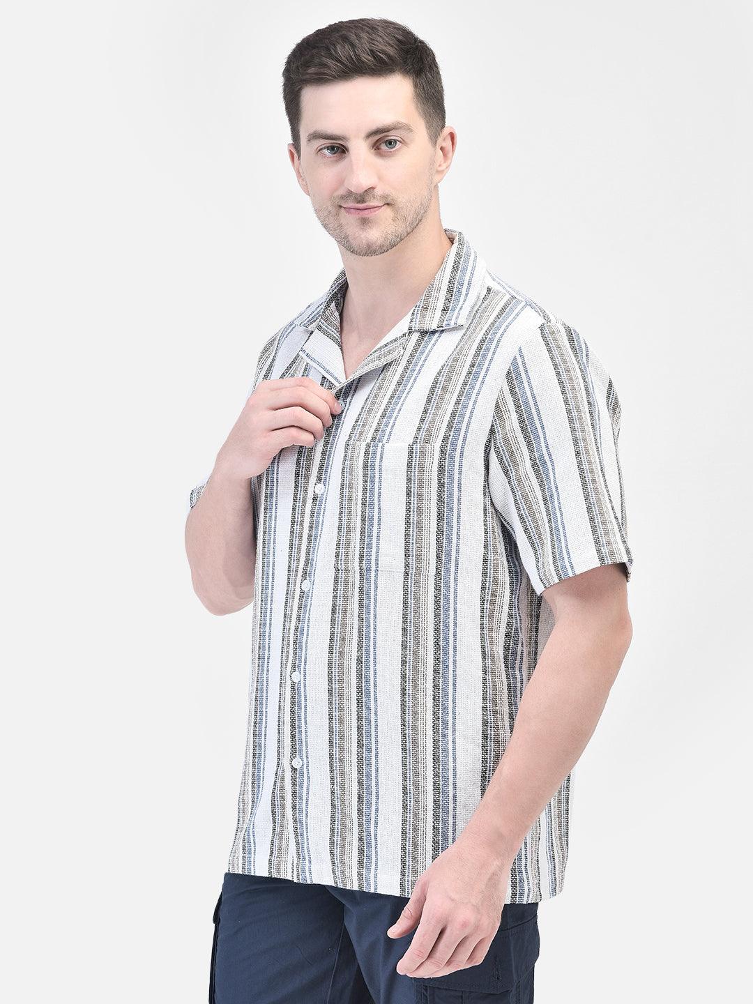 Three-quarter view of man wearing striped cotton shirt – urban casual look