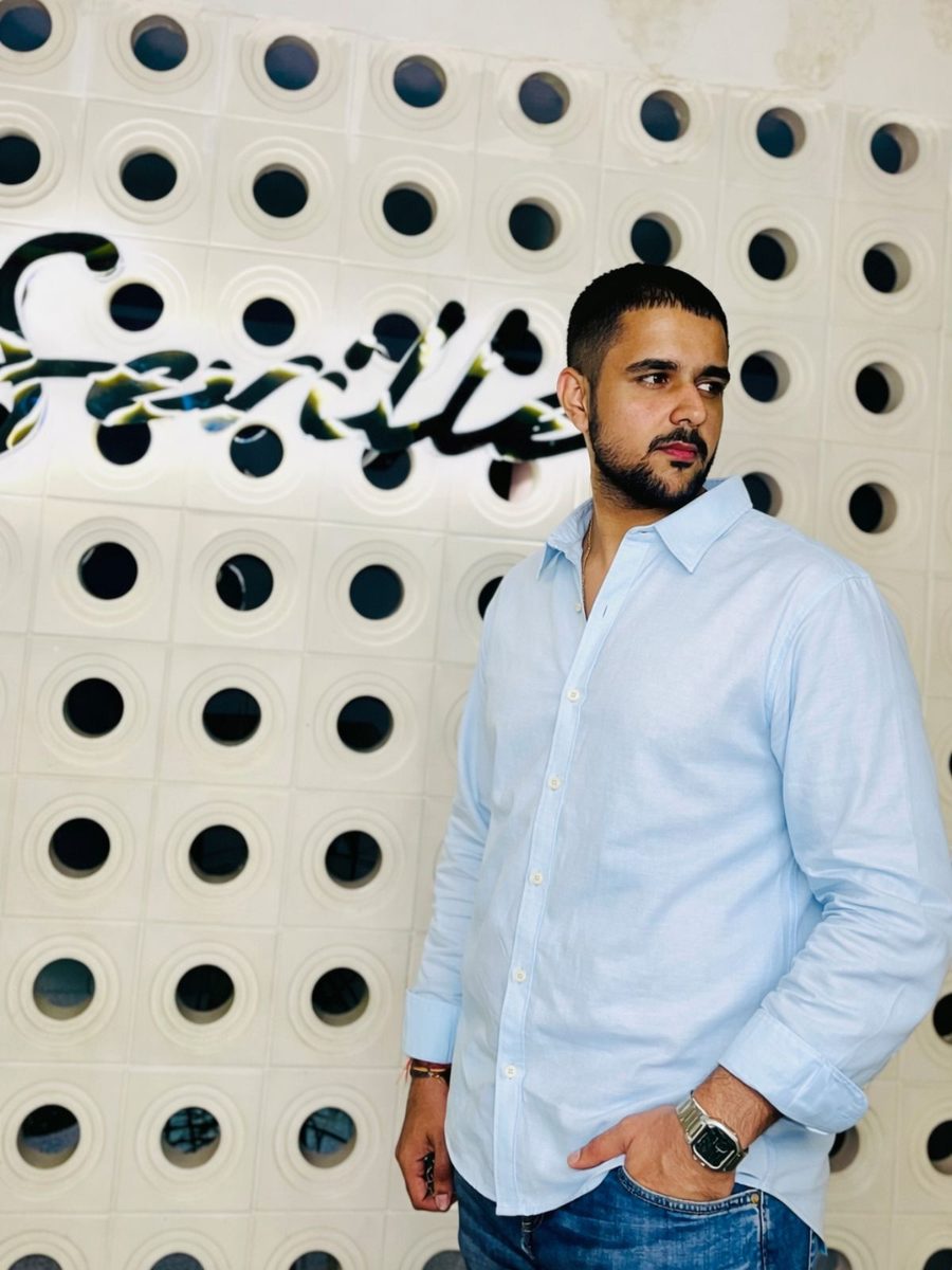 Lakshay Kadyan wearing SKY BLUE LINEN SHIRT (3XL)