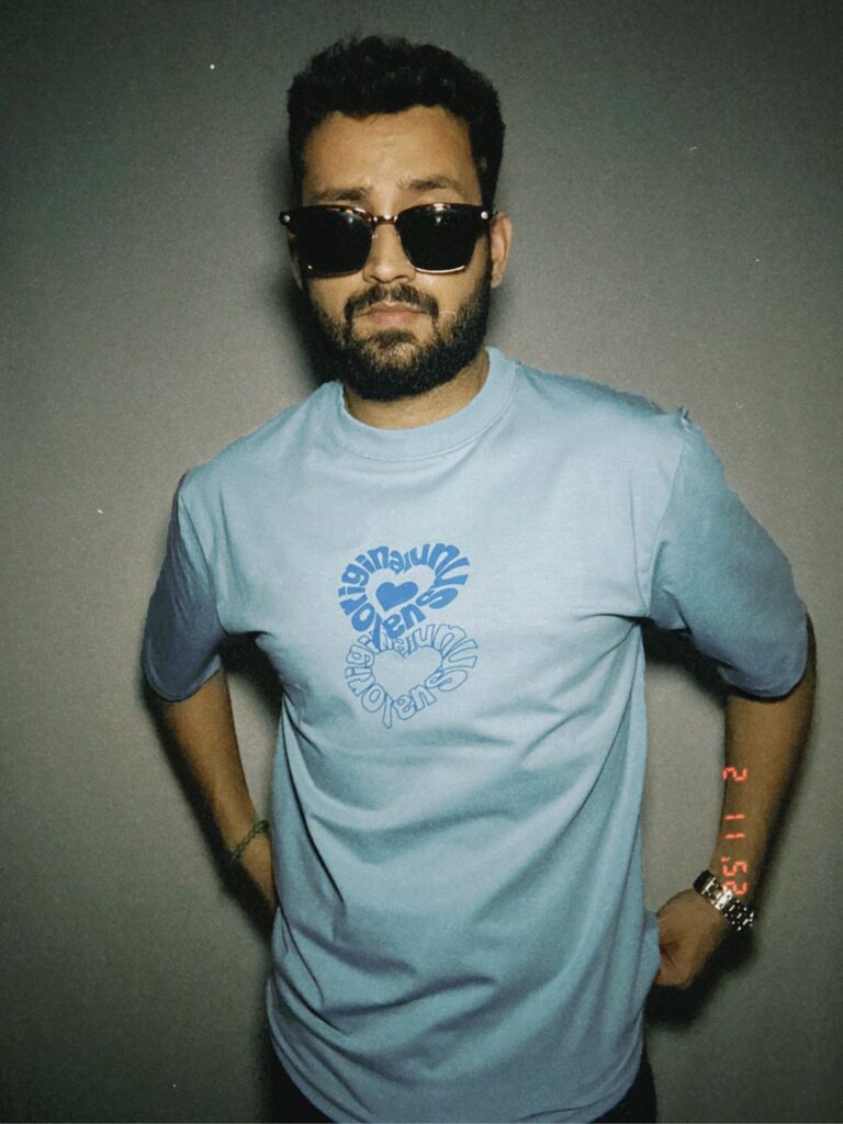 Original-Unusual Blue Oversized T-Shirt – Unisex Cotton Graphic Tee